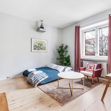 Wehost Modern Kitchen Studio With Bright Colours Appartement Helsinki Buitenkant foto
