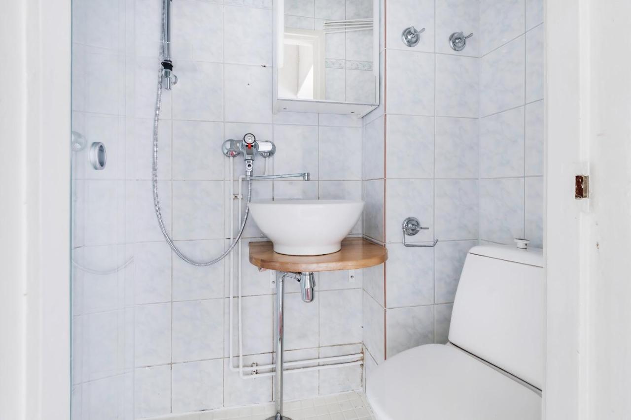 Wehost Modern Kitchen Studio With Bright Colours Appartement Helsinki Buitenkant foto