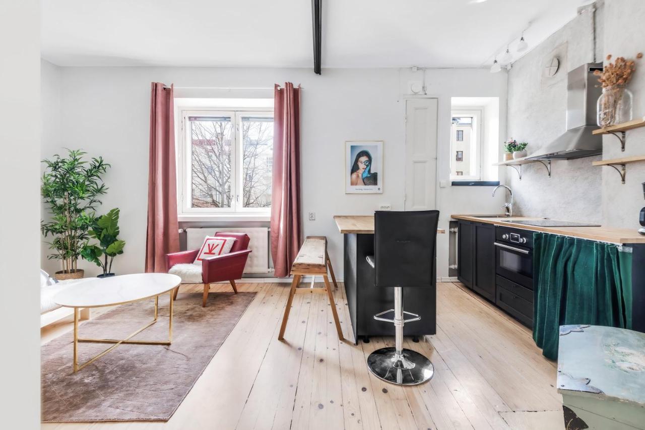Wehost Modern Kitchen Studio With Bright Colours Appartement Helsinki Buitenkant foto