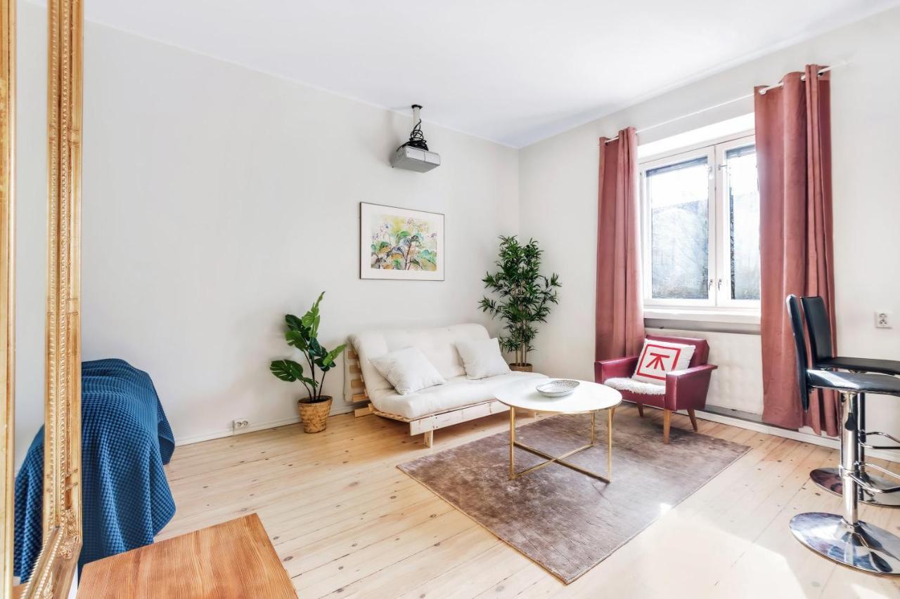 Wehost Modern Kitchen Studio With Bright Colours Appartement Helsinki Buitenkant foto